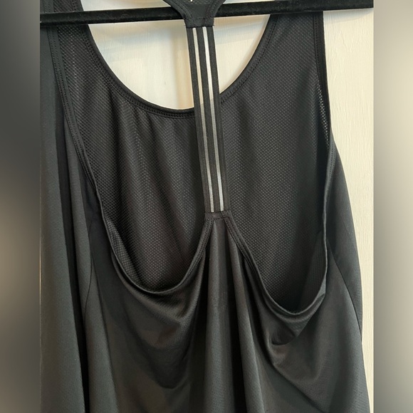 Activewear tank  top - Picture 2 of 3